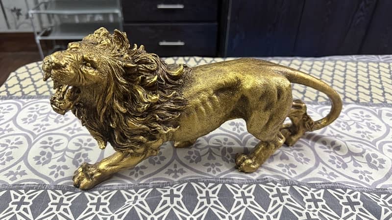 Roaring Lion Brass Coated Figure 1