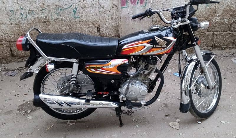 Honda CG 125 2022 First owner Karachi num 03278228900 1