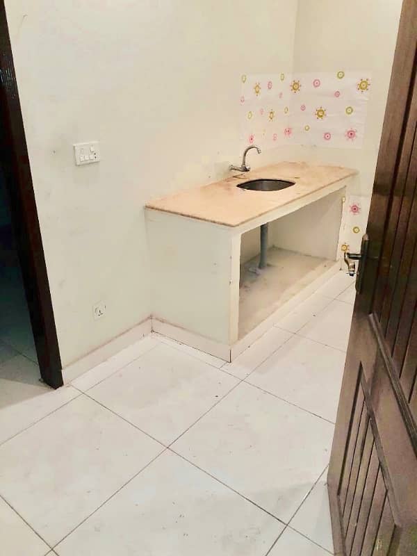 A 300 Square Feet Flat Located In Johar Town Is Available For Rent 2