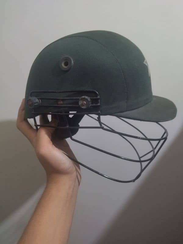 CRICKET HELMET RARELY USED AVAILABLE 1