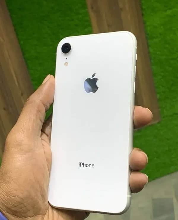 iPhone XR factory unlock 10by9 condition 3