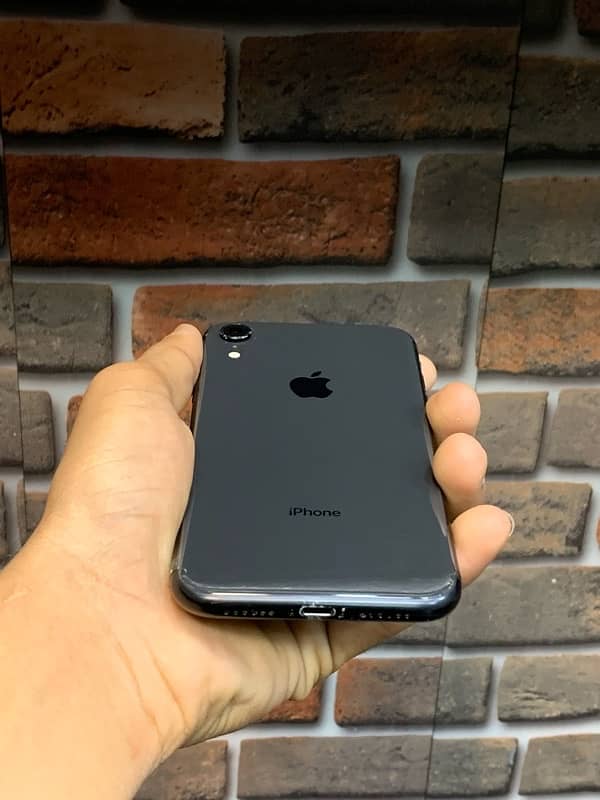 iphone xR 64gb dual pta approved 87% battery 1