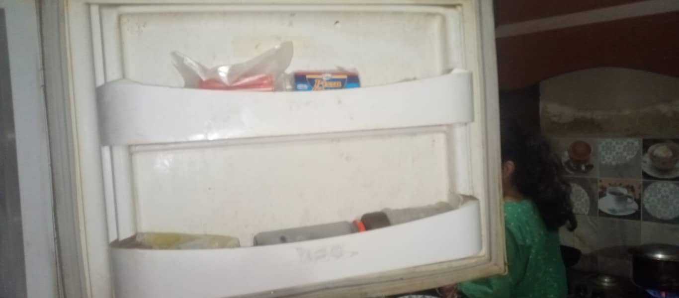 Selling old  pel refrigerator 3