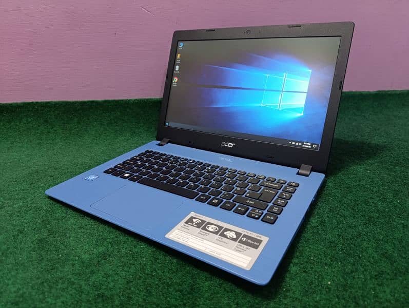 Acer 14" Intel 7th Gen 5 Hours Battery Slim Brand New Condition 0