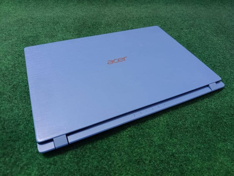 Acer 14" Intel 7th Gen 5 Hours Battery Slim Brand New Condition 1