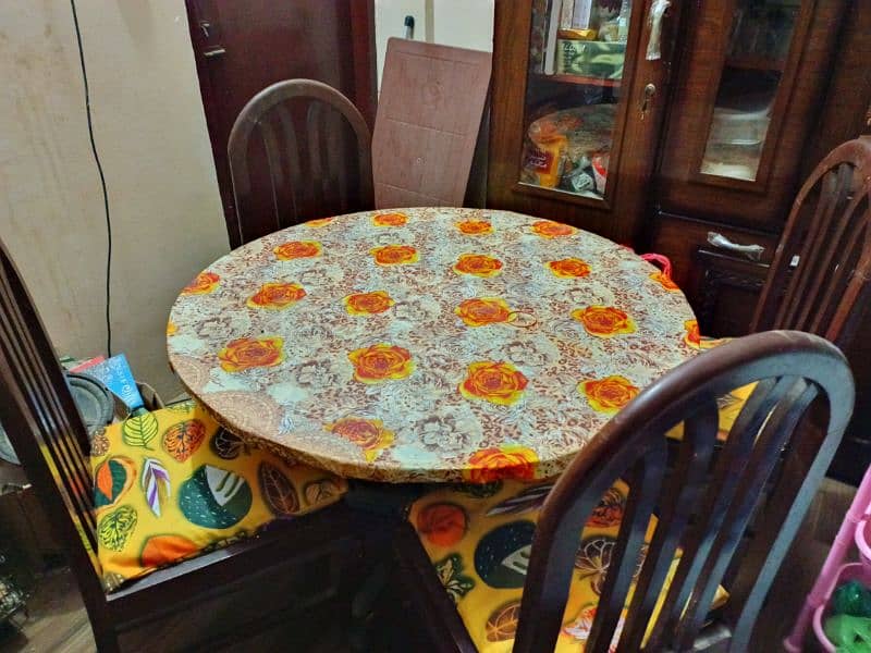 Round dining table with chairs 5