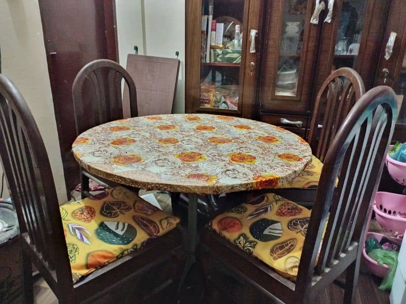 Round dining table with chairs 6