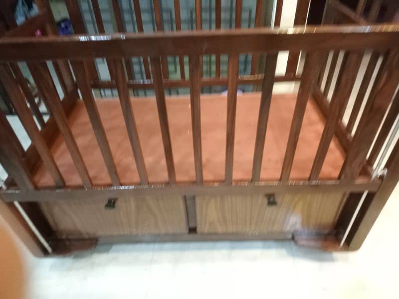 baby cot new condition 1