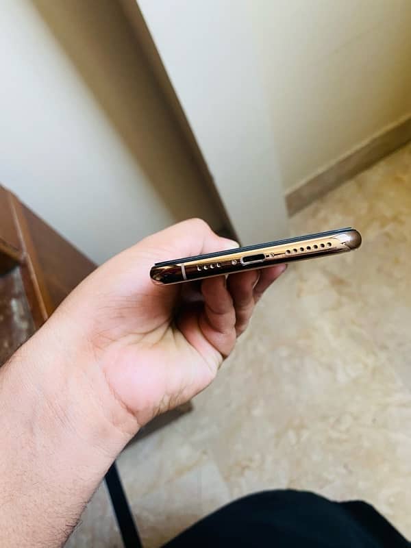 IPHONE XS MAX 64gb 5