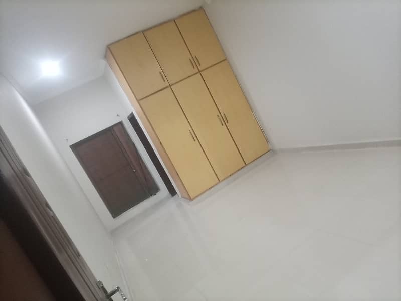 10 MARLA UPPER PORTION AVAILABLE FOR RENT. 1