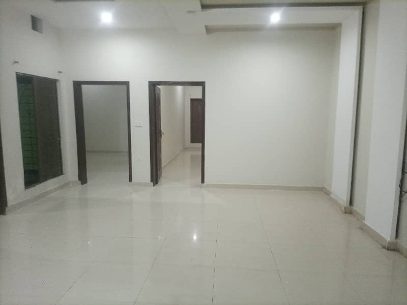 10 MARLA UPPER PORTION AVAILABLE FOR RENT. 2