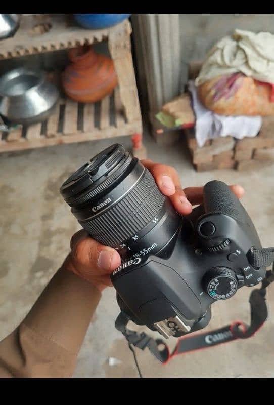 DSLR camera 0