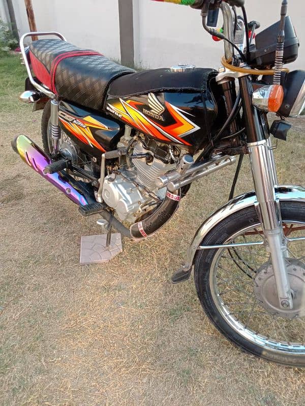 I m Selling my Honda 125 One hand office use condition 10/10 3