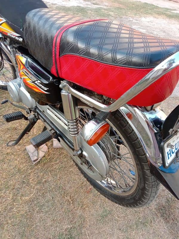 I m Selling my Honda 125 One hand office use condition 10/10 4