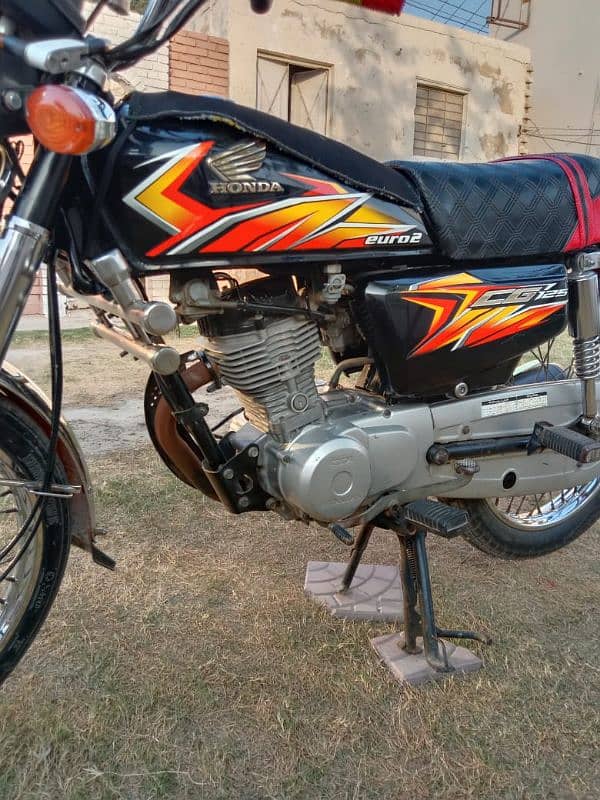 I m Selling my Honda 125 One hand office use condition 10/10 5