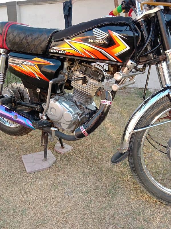 I m Selling my Honda 125 One hand office use condition 10/10 7