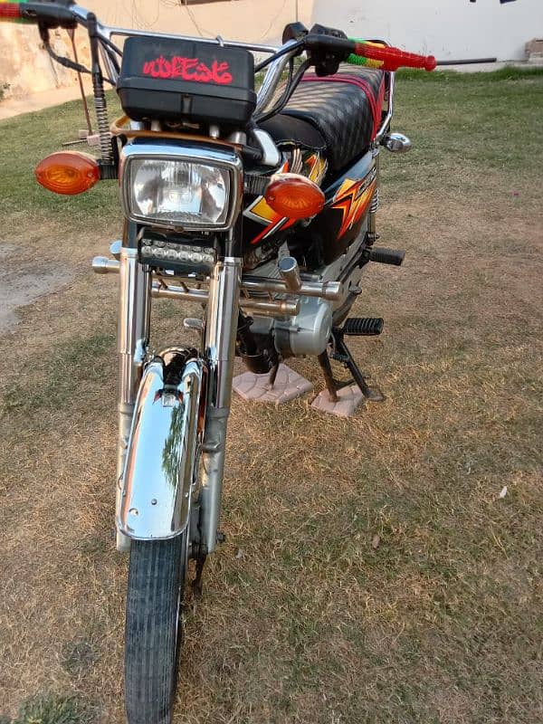 I m Selling my Honda 125 One hand office use condition 10/10 8