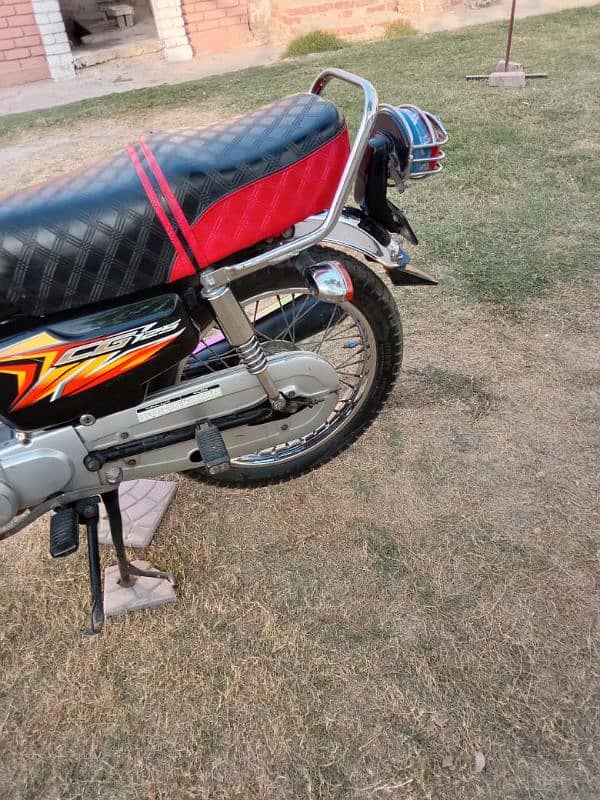 I m Selling my Honda 125 One hand office use condition 10/10 9