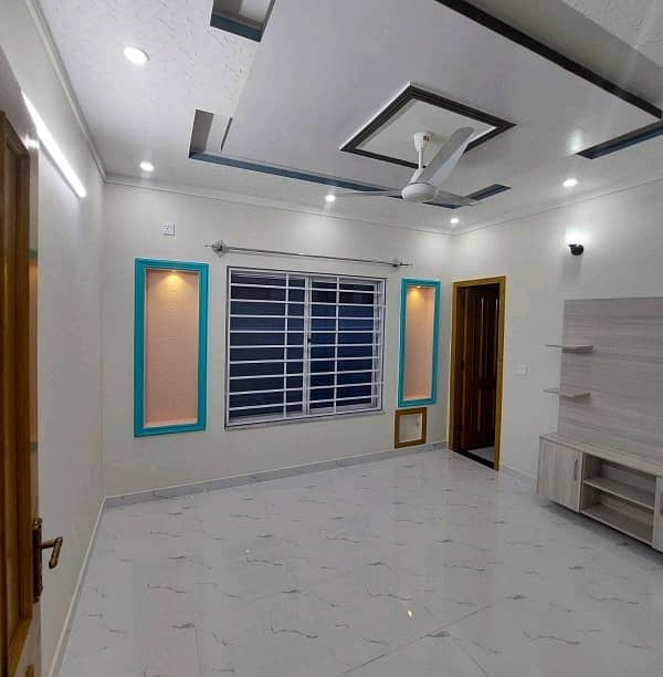 1000 Square Feet House Available In G-14/4 For Sale 7