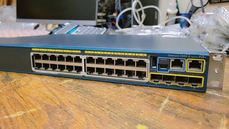 CISCO 2960-S 24 PORT GIGA POE SWITCH 4 PORT SFP 0