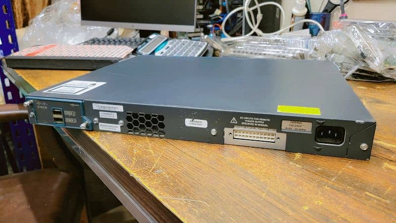 CISCO 2960-S 24 PORT GIGA POE SWITCH 4 PORT SFP 2