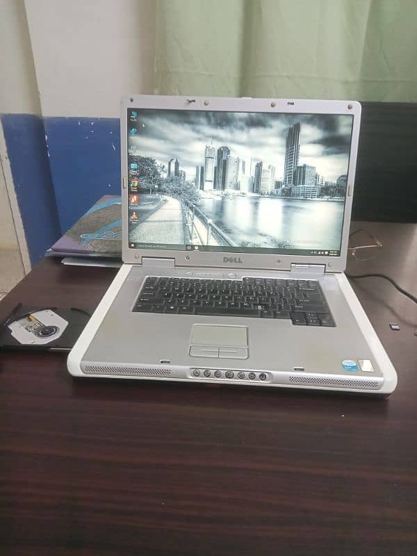 Dell Inspiron 9400 Multimedia 17" 0