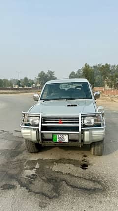 Mitsubishi Pajero 1990