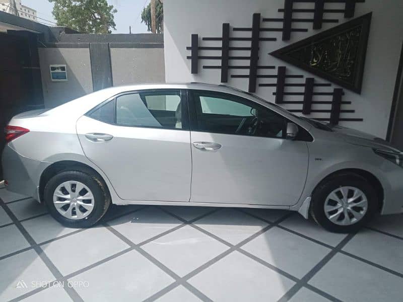 Toyota Corolla GLI 2015/2016 manual full orignal like a new 6