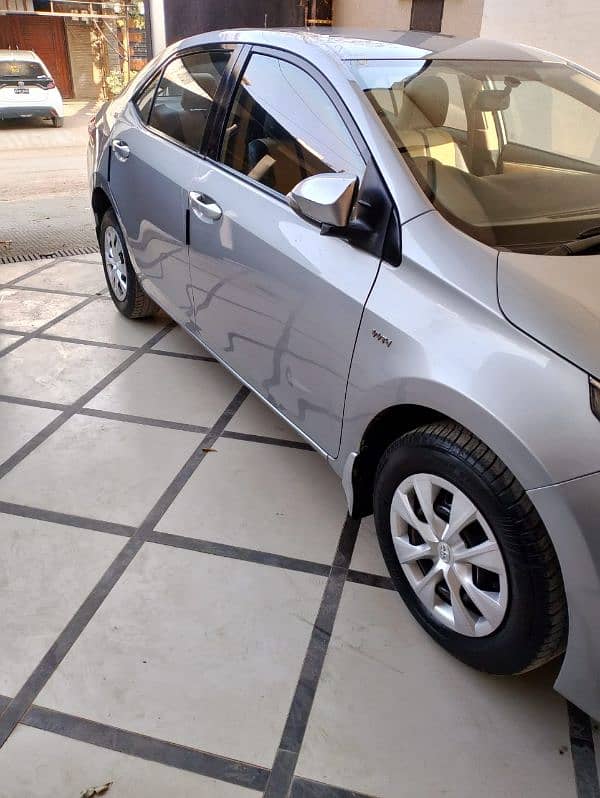 Toyota Corolla GLI 2015/2016 manual full orignal like a new 12