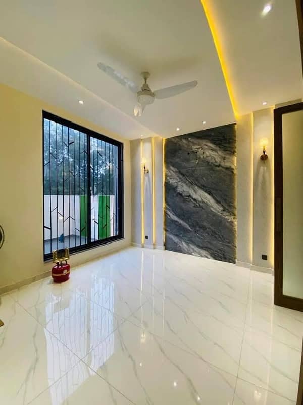 10 Marla Beautiful Luxury Designer Brand New House In Bahria Town Phase 8 Rawalpindi. 3