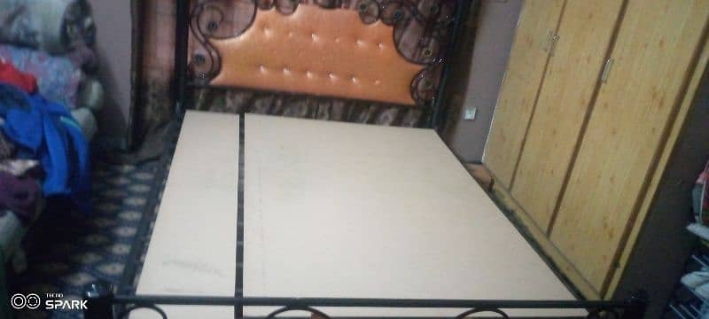 good bed only 6 month used serious buyer can give message 1