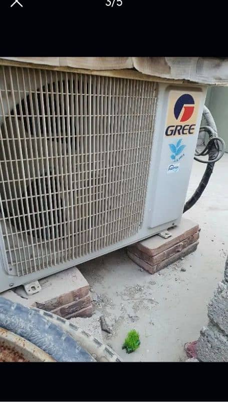 Gree 1.5 ton DC inverter heat and cool 1