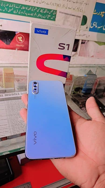 vivo s1 all ok no any fult good phone in display finger 1