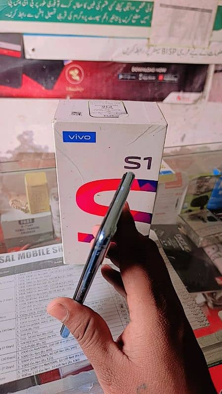 vivo s1 all ok no any fult good phone in display finger 2