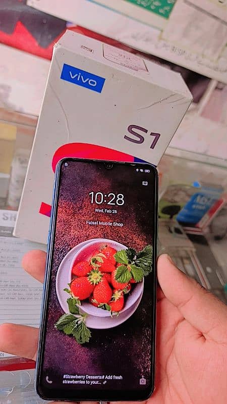 vivo s1 all ok no any fult good phone in display finger 4