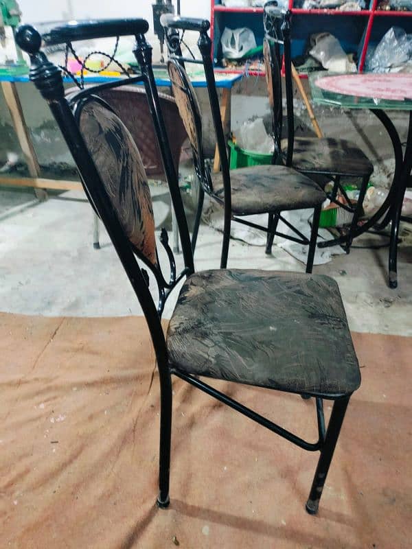 Glass Dining Table with 6 Chair's 4