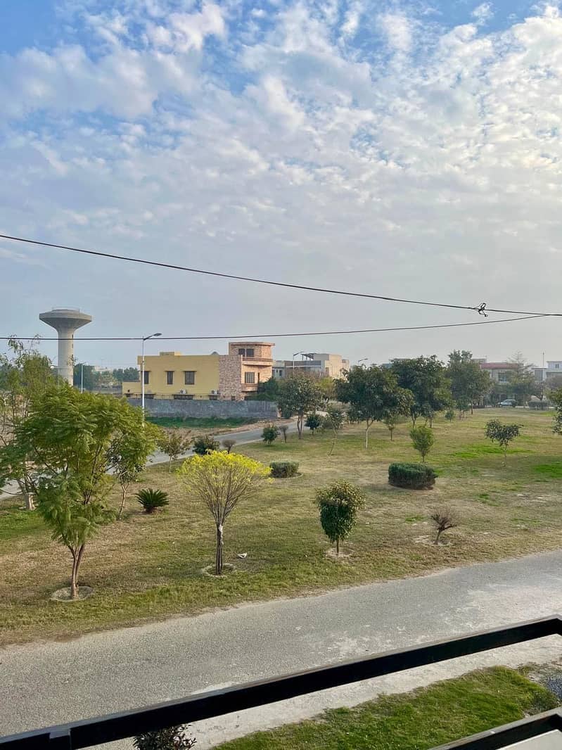 FACING PARK ONE KANAL HOUSE NEAR DHA PHASE 7, AVAILABLE FOR SALE 3