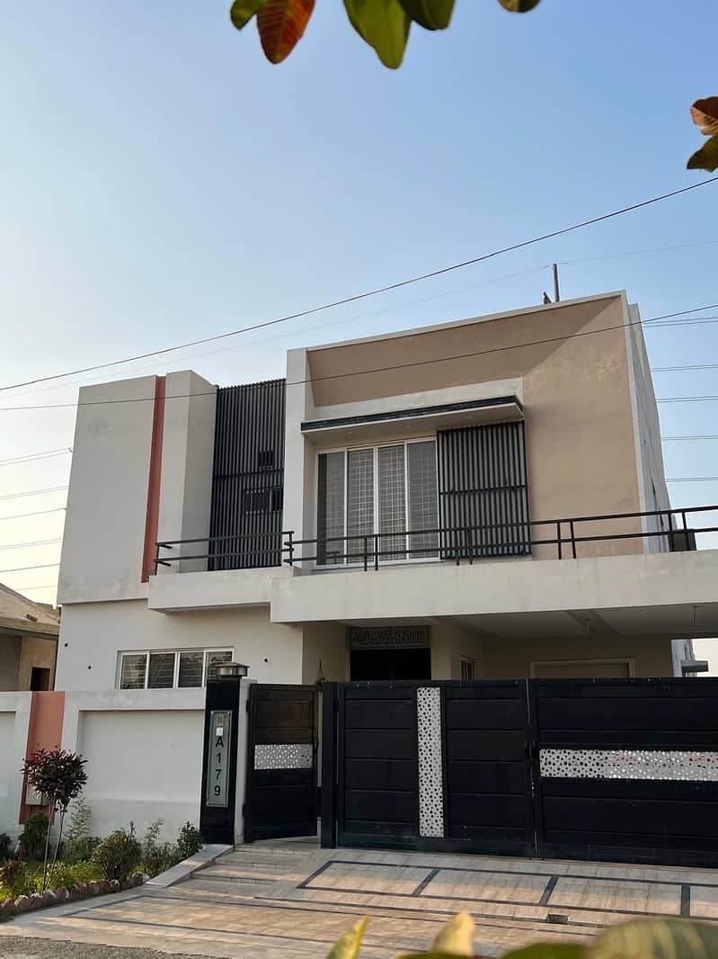 FACING PARK ONE KANAL HOUSE NEAR DHA PHASE 7, AVAILABLE FOR SALE 13