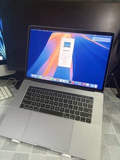 Apple MacBook Pro 2018 15”inch 16-512 GB i7 4GB Graphics Genuine Condi