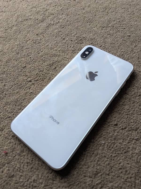 IPhone XS Max 64GB NON PTA 4