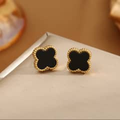 Black Clover Earring Golden & Silver trendy one leaf Earring. (1 pair)