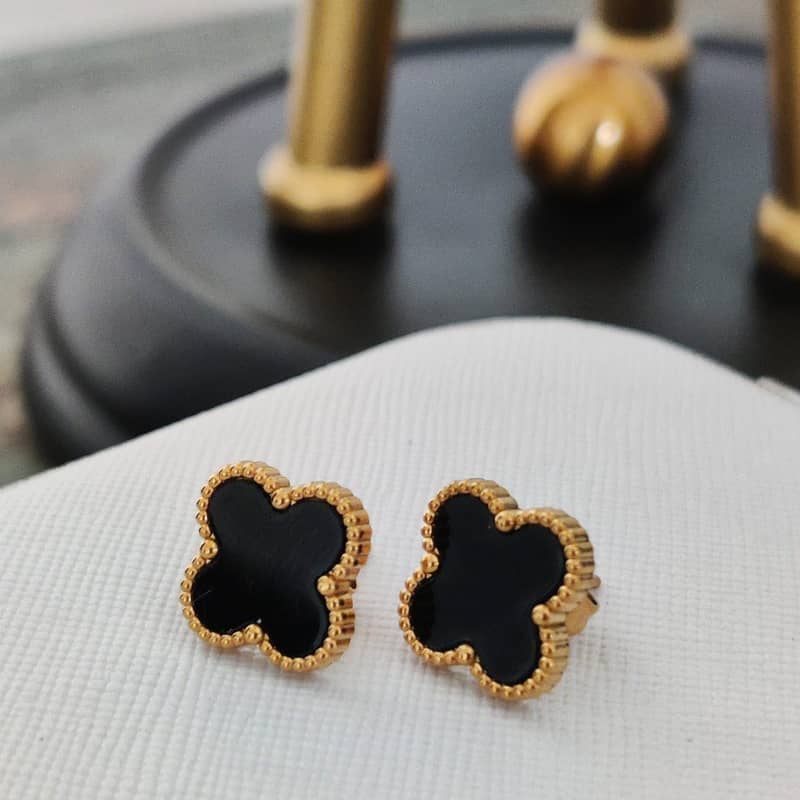 Black Clover Earring Golden & Silver trendy one leaf Earring. (1 pair) 2