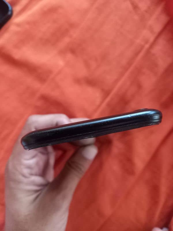 infinix Hot 8         4/64 1