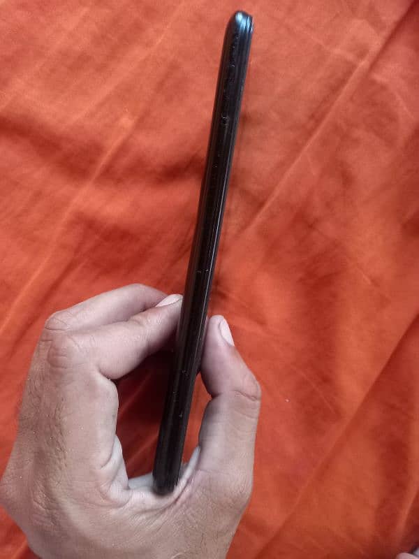 infinix Hot 8         4/64 3