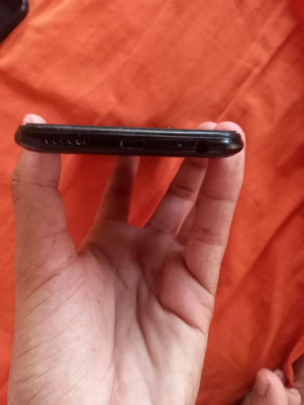infinix Hot 8         4/64 4