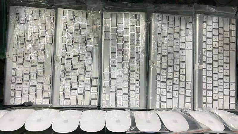 Apple magic one Bluetooth keyboard 0