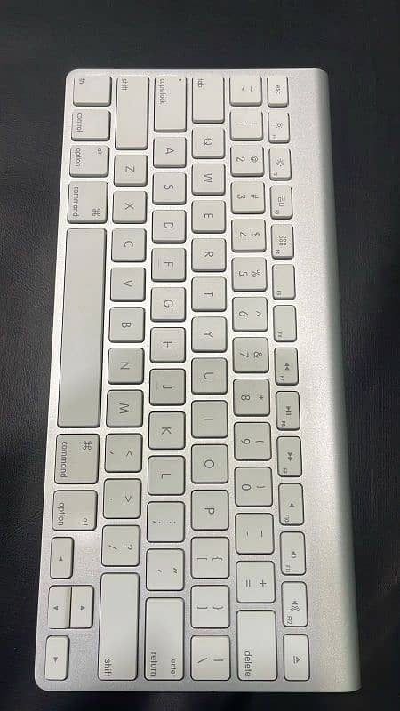 Apple magic one Bluetooth keyboard 1