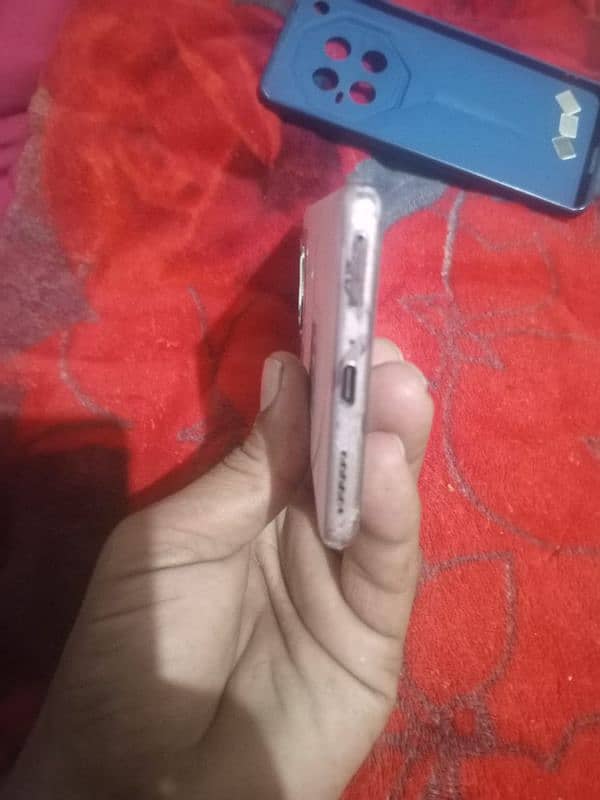 Infinix zero 40 With box Charger 2