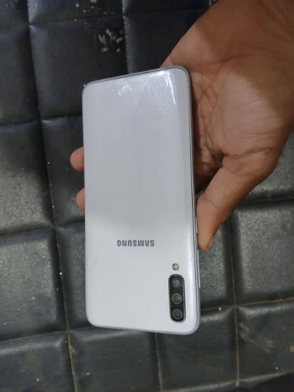 Non PTA Samsung Galaxy A70  6 G. B Ram 4K video supported  128 G. B Rom 1