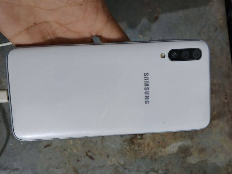 Non PTA Samsung Galaxy A70  6 G. B Ram 4K video supported  128 G. B Rom 3